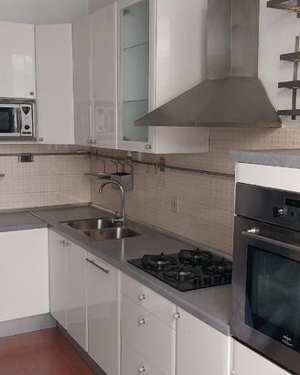 Cucina IKEA lineare bianca lucida buonissimo stato