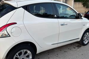 Lancia Y