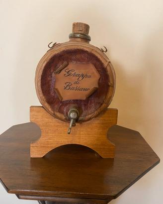 Piccolo barile per conservare la grappa