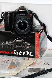 macchina fotografica fotocamera reflex Pentax *ist