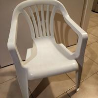 Sedia per bambini bianca in plastica