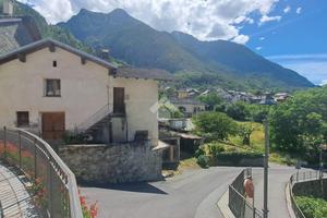 CASA SEMINDIPENDENTE A SAINT-MARCEL
