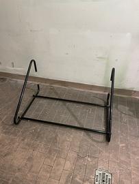 Porta gomme da parete