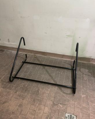 Porta gomme da parete