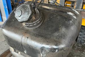 Serbatoio gasolio Mercedes atego 815