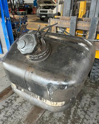 Serbatoio gasolio Mercedes atego 815