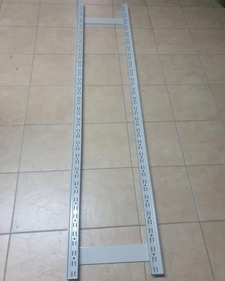 Supporto per scaffalature in ferro