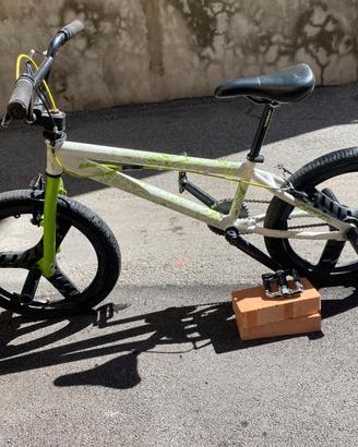 bicicletta bmx