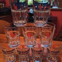 carte poker e bicchieri wodka