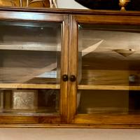 Credenza con vetrina sospesa