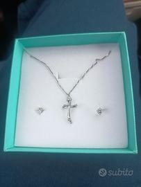 collana e orecchini da donna 