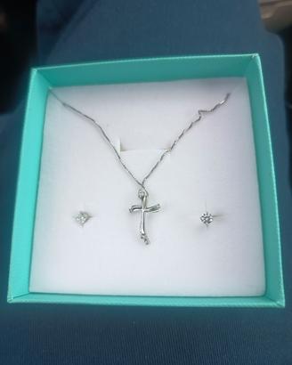 collana e orecchini da donna 