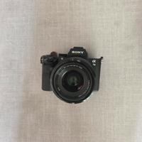 Sony alpha II con obiettivo 28-70mm fotografica