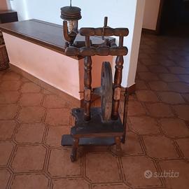 antico filatoio a pedale in legno 