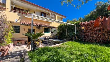 VILLA A SCHIERA A FORMIA