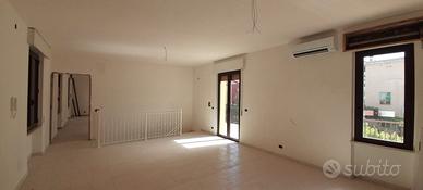 Locale indipentente su due piani