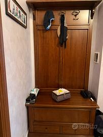 Mobiletto ingresso porta giubotti e panchetta