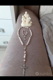 2 rosari vintage e una statuina in pietra 