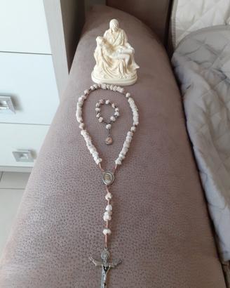 2 rosari vintage e una statuina in pietra 