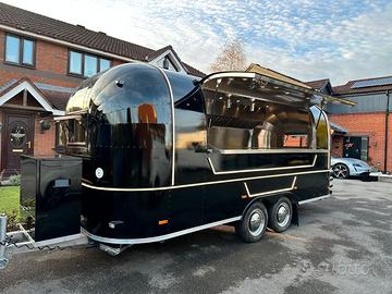Rimorchio street food truck Airstream trailer 5.8M