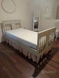 Letto francese del ’700 con ghirlande in pastiglia