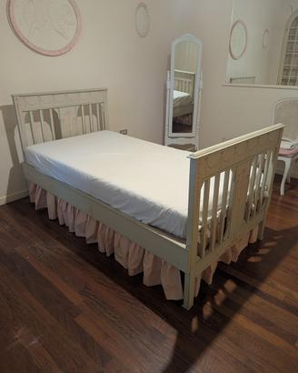 Letto francese del ’700 con ghirlande in pastiglia