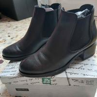 Stivalletti tronchetto con cerniera laterale