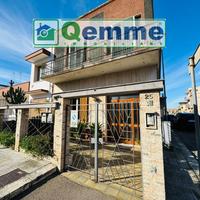AMPIA BIFAMILIARE AL PIANO PRIMO
