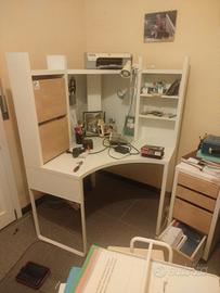 Scrivania con libreria porta oggetti Ikea