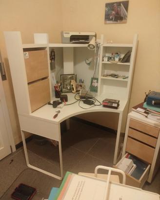 Scrivania con libreria porta oggetti Ikea