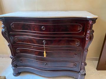 Cassettone in mogano e piano in marmo