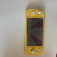 Nintendo switch lite gialla con cover e custodia