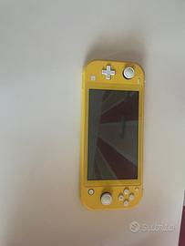 Nintendo switch lite gialla con cover e custodia