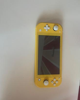 Nintendo switch lite gialla con cover e custodia