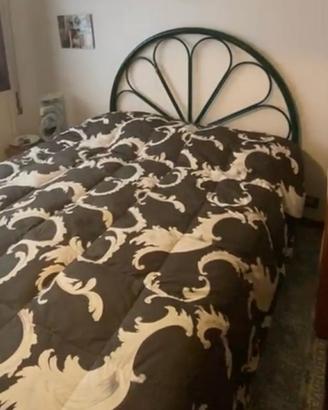 Letto matrimoniale con testata a coda di pavone