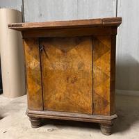 Mobile in legno / Base per tavolo
