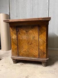 Mobile in legno / Base per tavolo