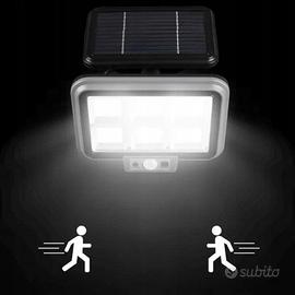 faretto led con panello solare