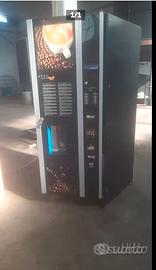 Distributore di caffe e bevande calde