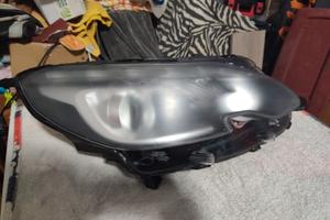 Faro destro Peugeot 2008