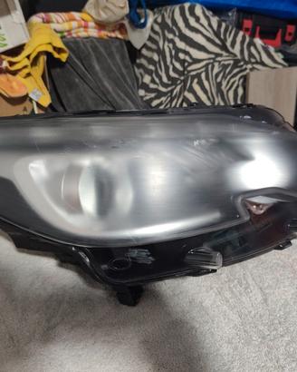 Faro destro Peugeot 2008