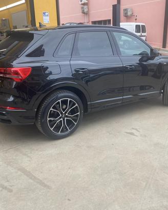 Audi Q3 2.0 tdi 150 cv sline total black quattro