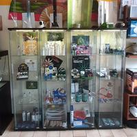 Vetrine Ikea,vetro,base e top legno, 3ripiani .