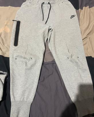 Pantaloni tuta Nike tech donna