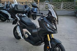 Honda X-ADV 750 10/2023 - 17.000 km  Garanzia 2029