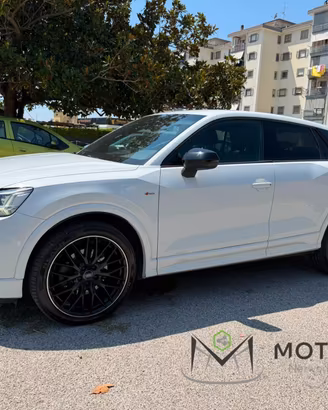 Audi Q2 30 1.6 tdi Identity Black s-tronic my20