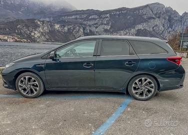 Auris Touring Sports 1.8h Lounge cvt