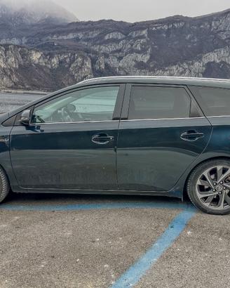 Auris Touring Sports 1.8h Lounge cvt