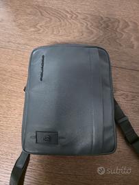 Borsello Piquadro in pelle verde