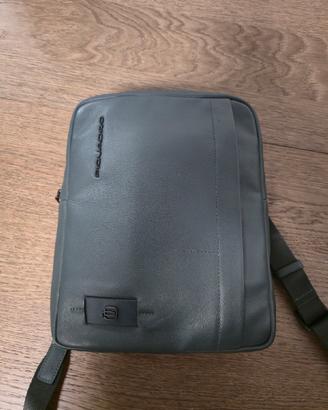 Borsello Piquadro in pelle verde